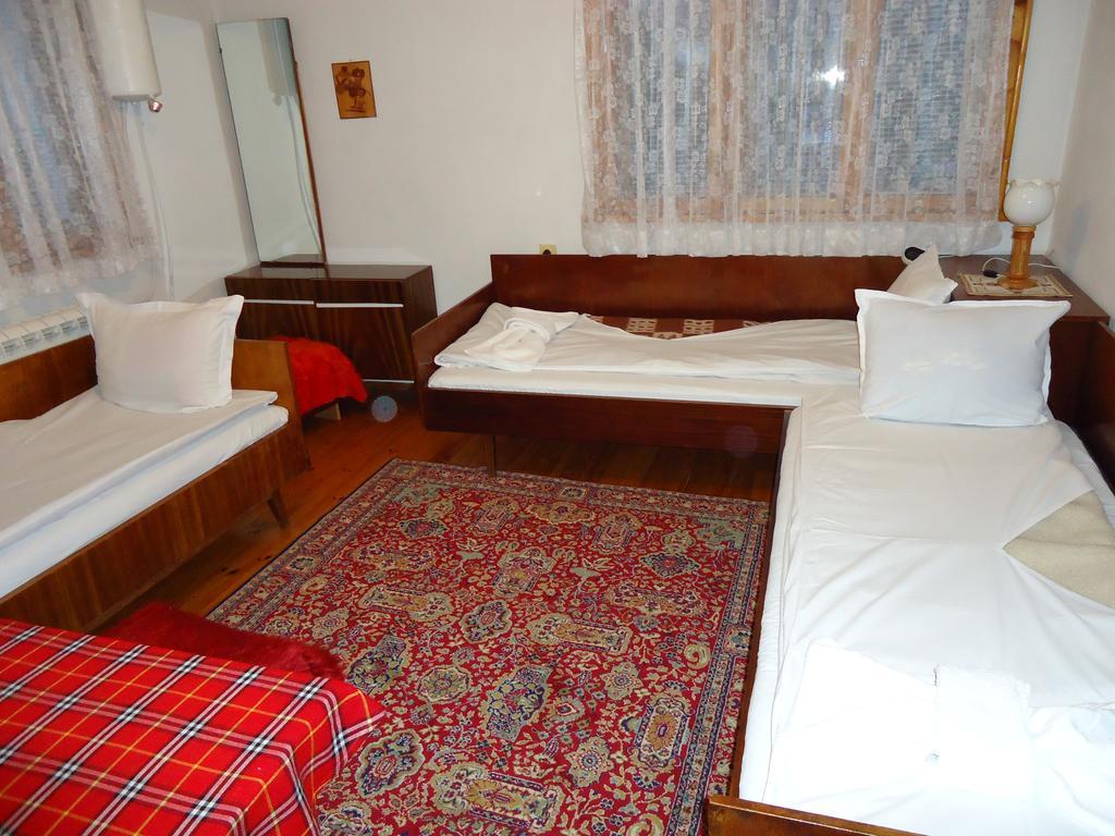 Guest House Ahp Mala Tsŭrkva エクステリア 写真