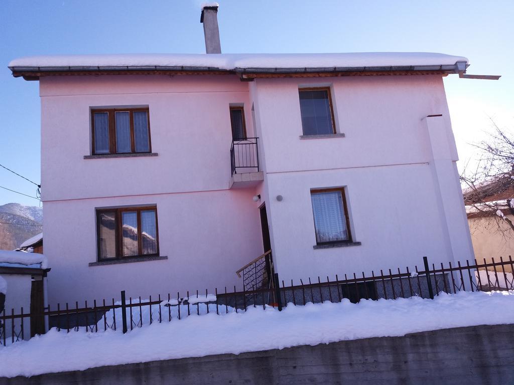 Guest House Ahp Mala Tsŭrkva エクステリア 写真